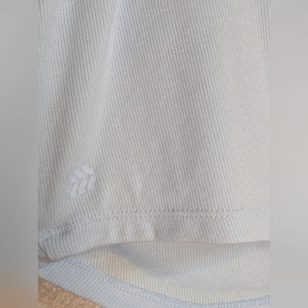 ☁️ All In Motion NWT Light Blue Rib Racerback Crop Tank - Size Small - Picture 6 of 8